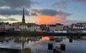 Stunning Refurbished 1 Bedroom, Harbour Apartment.